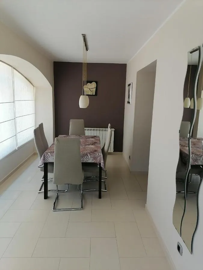 Apartment Ena Kukuljanovo 0*,  Croatia