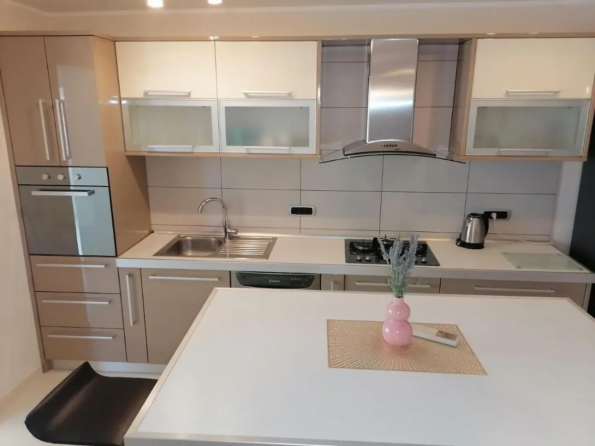 Apartment Ena Kukuljanovo